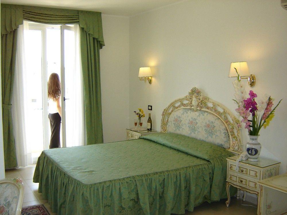 Hotel Royal Bosa Quarto foto